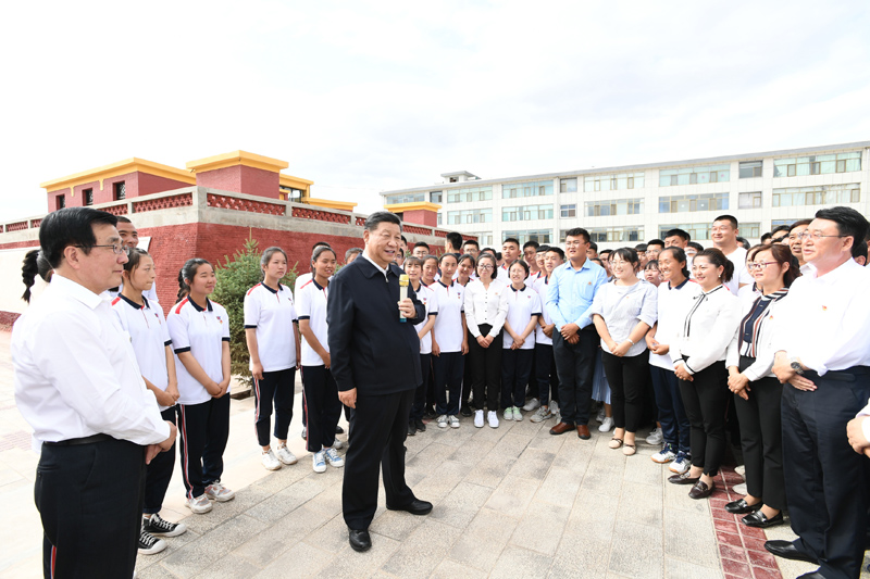 8月19日至22日，中共中央總書記、國家主席、中央軍委主席習近平在甘肅考察。這是20日下午，習近平在張掖市山丹培黎學校同師生親切交流。