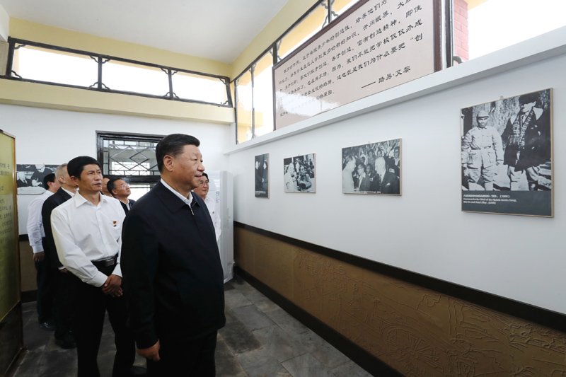 8月19日至22日，中共中央總書記、國家主席、中央軍委主席習近平在甘肅考察。這是20日下午，習近平在張掖市山丹培黎學校參觀學校創(chuàng)辦人路易·艾黎故居。